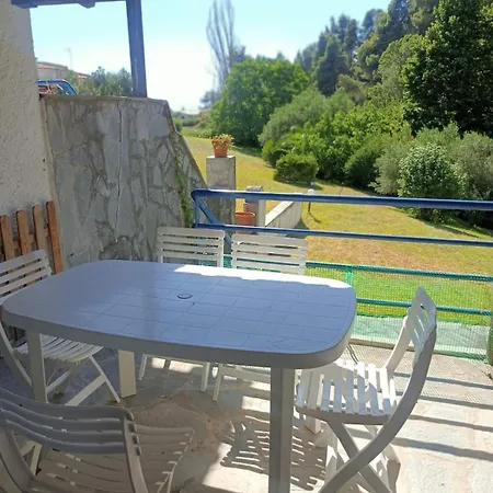 εξοχικό κοντά στη θάλασσα